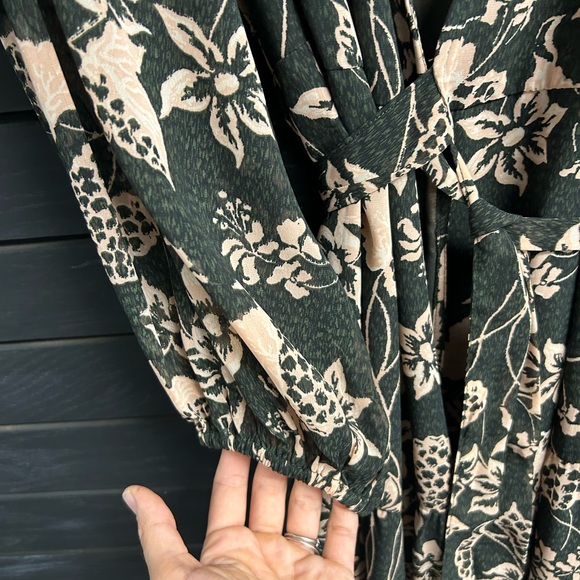 Elan Olive Floral Long Sleeve Dress - Picture 6 of 8